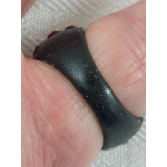 NWT! Mens Chuns Fashions Black Ring Red Stones Rhinestones Size 7 Bling Jewelry - Picture 6 of 7